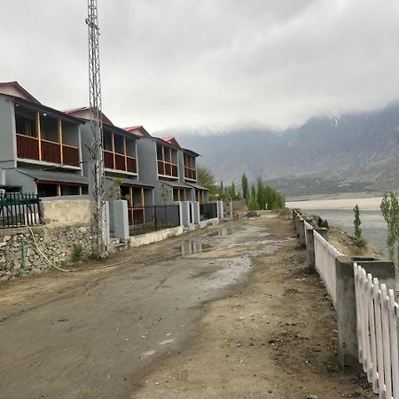 Eat And Read Hotel Skardu Zewnętrze zdjęcie
