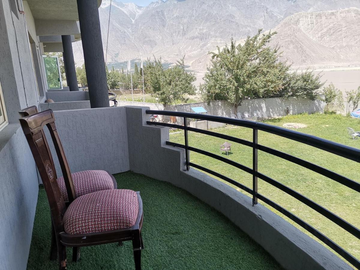 Eat And Read Hotel Skardu Zewnętrze zdjęcie