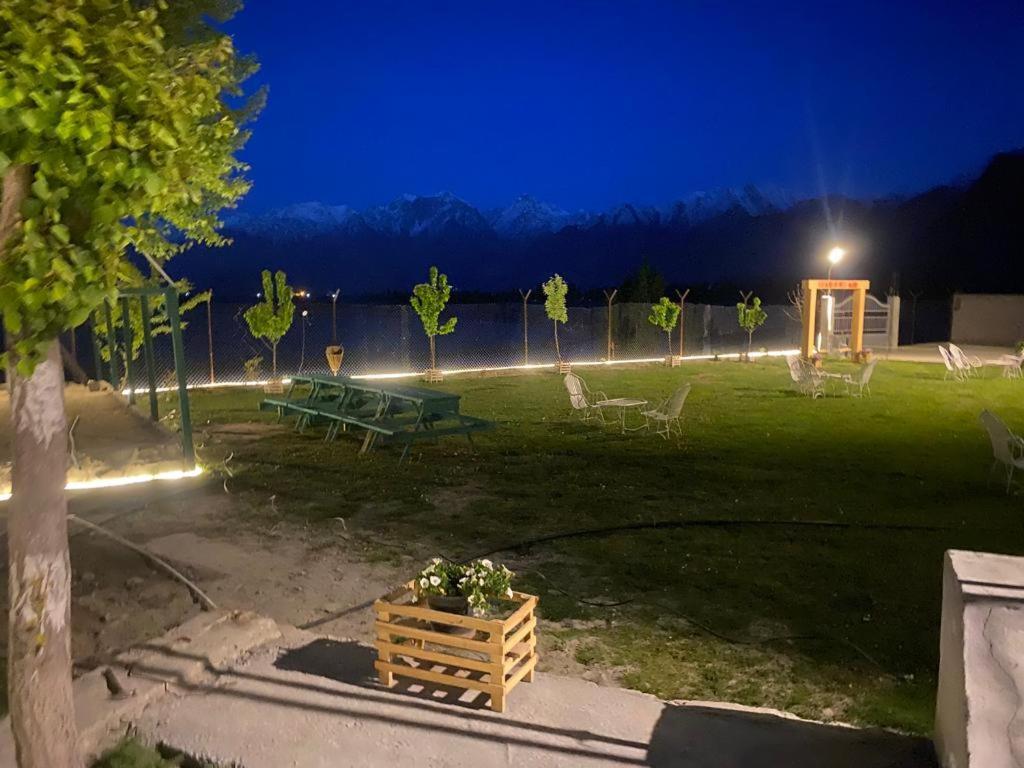 Eat And Read Hotel Skardu Zewnętrze zdjęcie