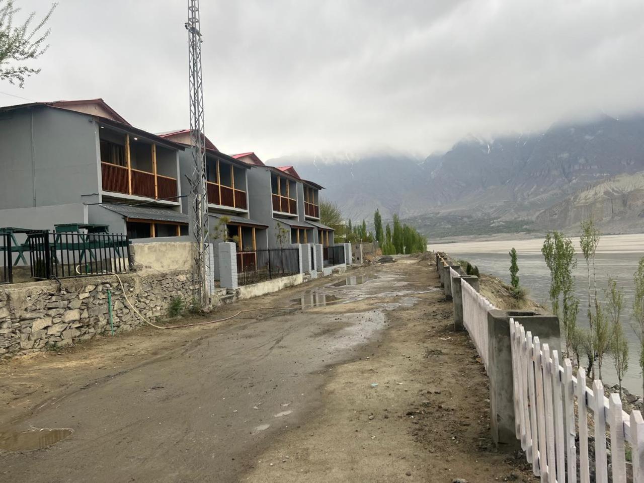 Eat And Read Hotel Skardu Zewnętrze zdjęcie