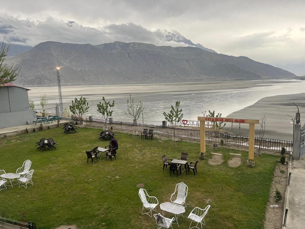 Eat And Read Hotel Skardu Zewnętrze zdjęcie