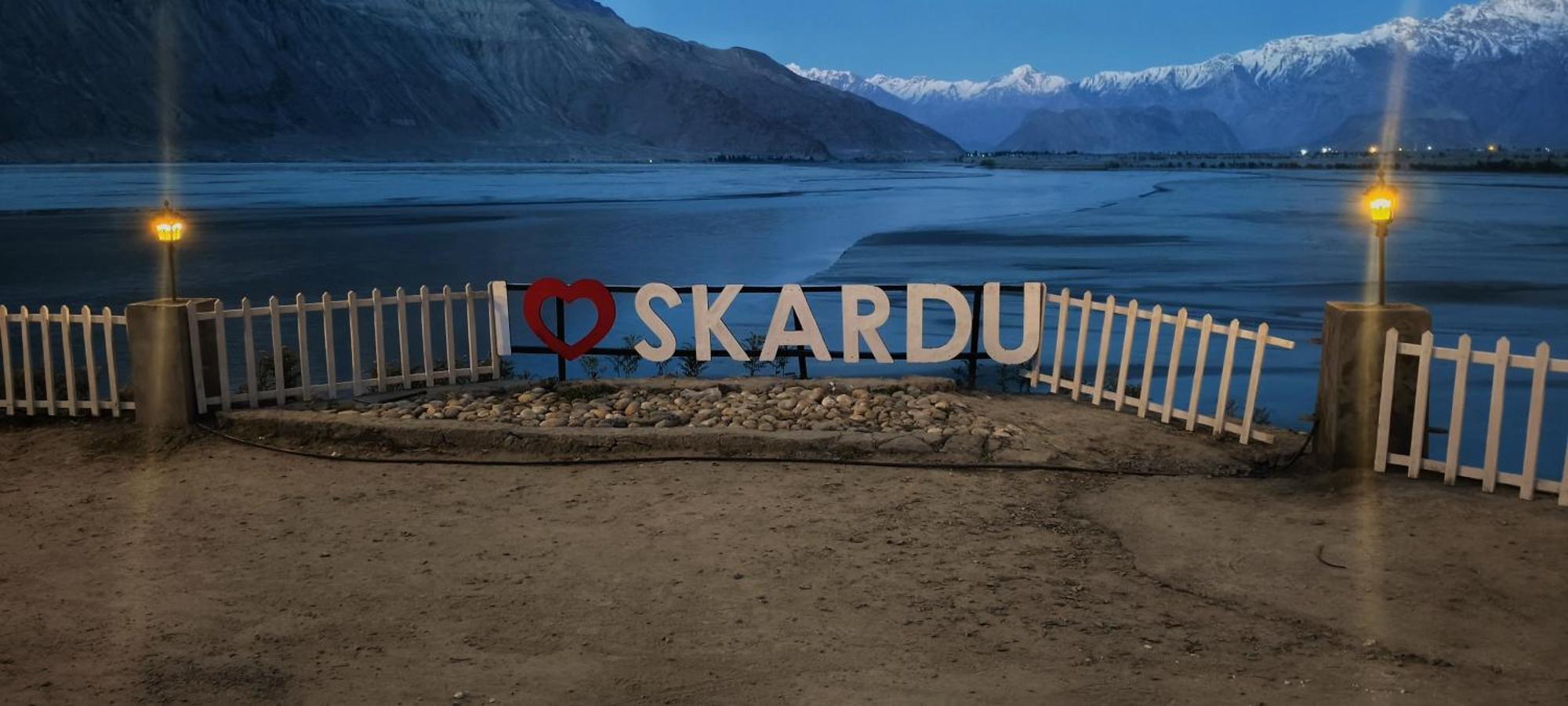 Eat And Read Hotel Skardu Zewnętrze zdjęcie